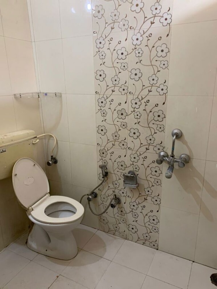 Bathroom, eldeco-greens-apartment 2 Bedroom 700 Sq.Ft. Apartment In Gomti Nagar Lucknow 10441492