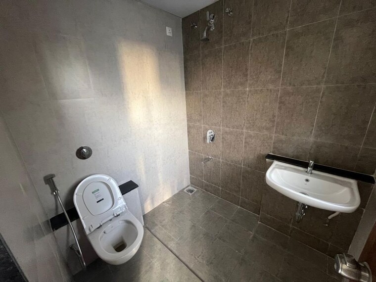 Bathroom, mantra-mesmer 3 Bedroom 1300 Sq.Ft. Apartment In Keshav Nagar Pune 10441527