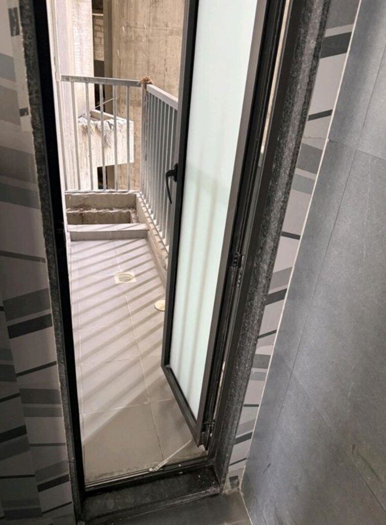 Balcony, damji-shamji-mahavir-spring-tulip-phase-1 1 Bedroom 514 Sq.Ft. Apartment In Pokhran Road No Two Thane 10441560