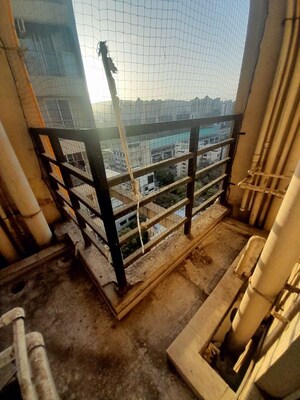 Staircase in 3 BHK Apartment at Ashar Sapphire, Kapur Bawdi – for Rent