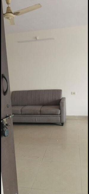 Room in 3 BHK Apartment at Acme Complex 2A, Goregaon West – for Rent