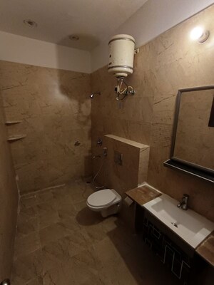Bathroom in 3 BHK Builder Floor at Vipul World Plots, Sector 48 – for Rent