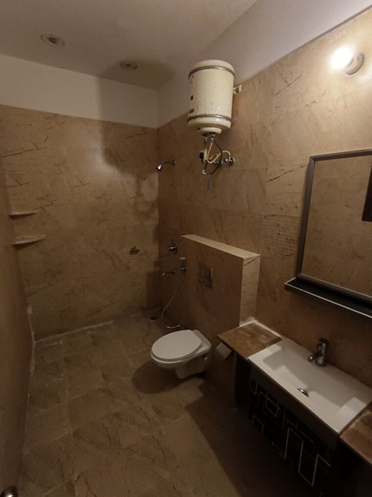 Bathroom, vipul-world-plots 3 Bedroom 1900 Sq.Ft. Builder Floor In Sector 48 Gurgaon 10441575