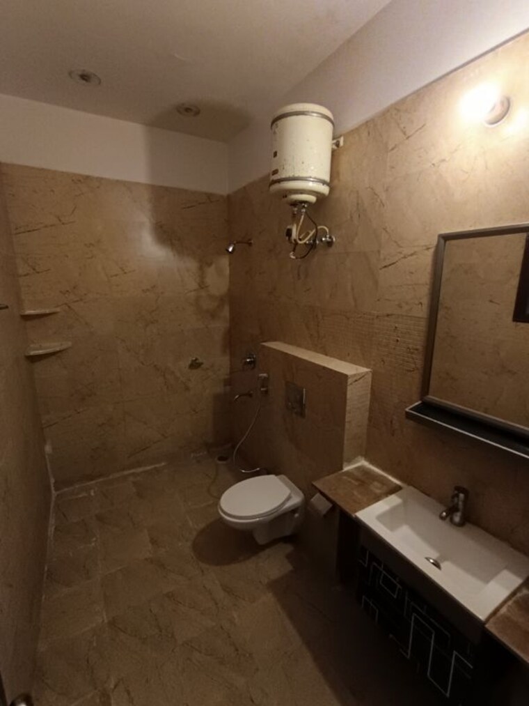Bathroom, vipul-world-plots 3 Bedroom 1900 Sq.Ft. Builder Floor In Sector 48 Gurgaon 10441575