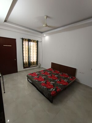 Bedroom in 3 BHK Builder Floor at Vipul World Plots, Sector 48 – for Rent