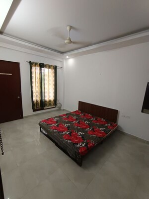 Bedroom in 3 BHK Builder Floor at Vipul World Plots, Sector 48 – for Rent