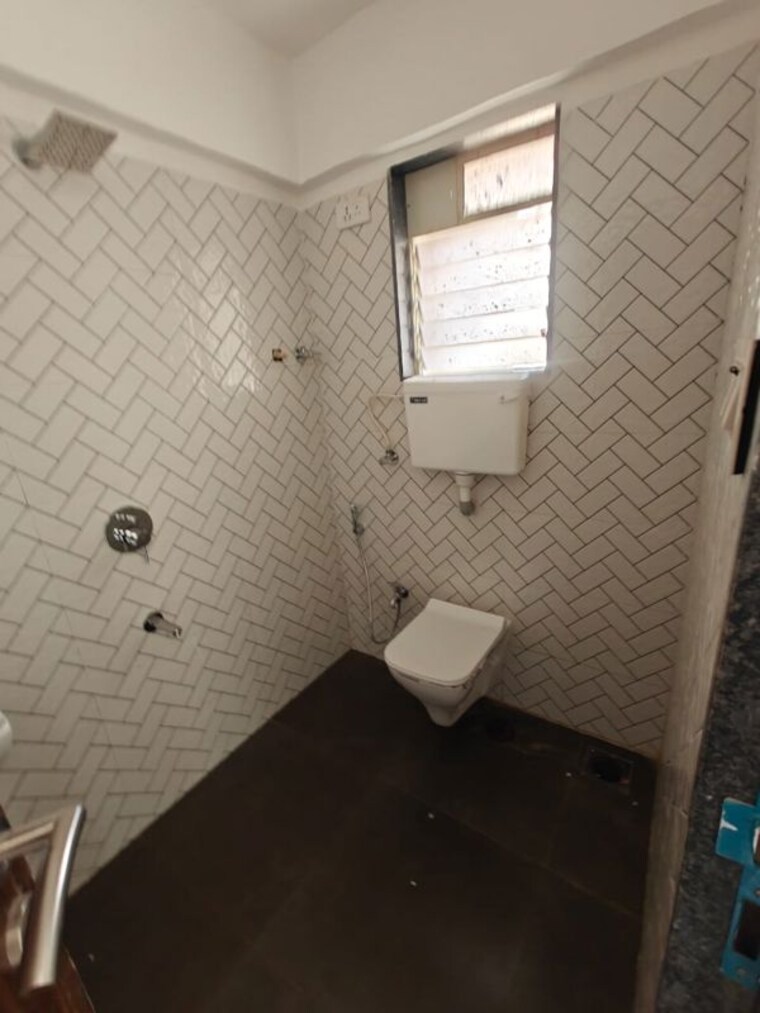 Bathroom, gurukrupa-dhyanam 2 Bedroom 725 Sq.Ft. Apartment In Versova Mumbai 10441596