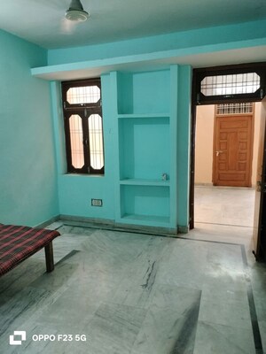 Room in 2 BHK Builder Floor at Kamta – for Rent