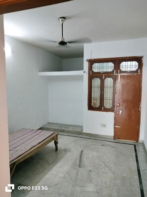 Room in 2 BHK Builder Floor at Kamta – for Rent