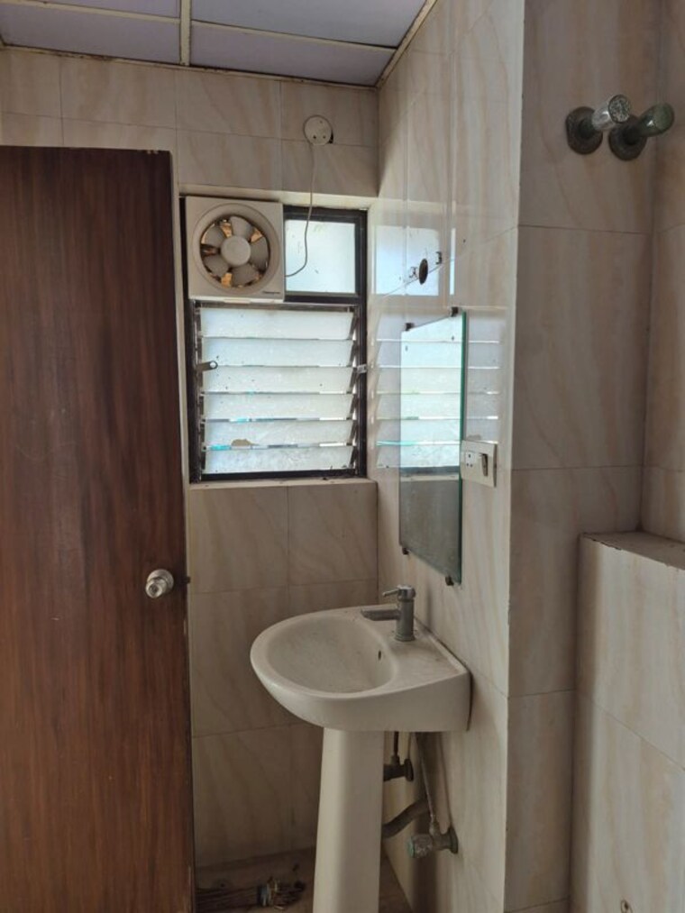 Bathroom, ruchi-active-acres 4 Bedroom 2600 Sq.Ft. Apartment In Tangra Kolkata 10441029
