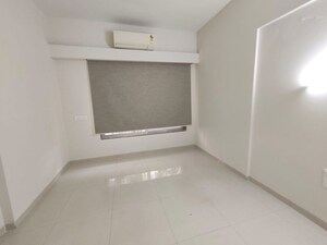 2 BHK Apartment For Rent in Group Seven Rushi Heights, Goregaon East
