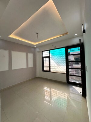 Room in 3 BHK Apartment at Guru Teg Bahadur Nagar – for Sale