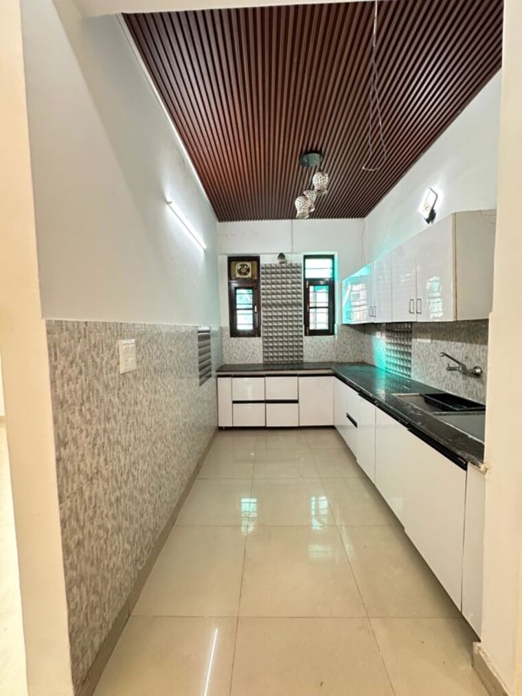 Kitchen, guru teg bahadur nagar 3 Bedroom 125 Sq.Yd. Apartment In Guru Teg Bahadur Nagar Mohali 10419416