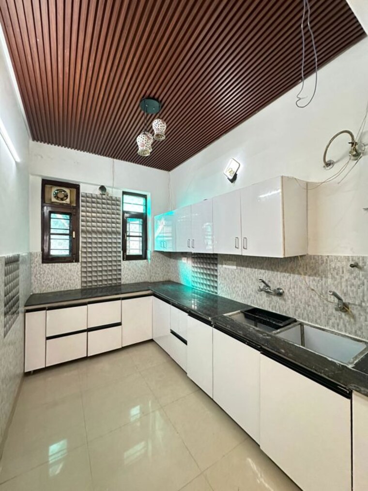 Kitchen, guru teg bahadur nagar 3 Bedroom 125 Sq.Yd. Apartment In Guru Teg Bahadur Nagar Mohali 10419416