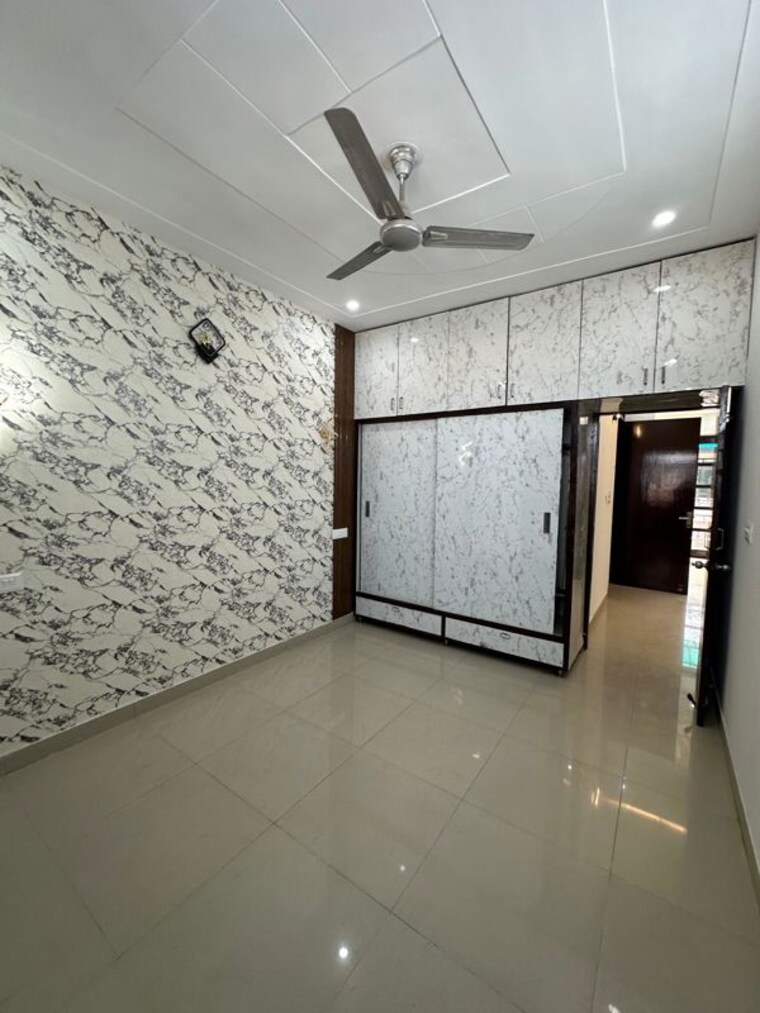 Room, guru teg bahadur nagar 3 Bedroom 125 Sq.Yd. Apartment In Guru Teg Bahadur Nagar Mohali 10419416