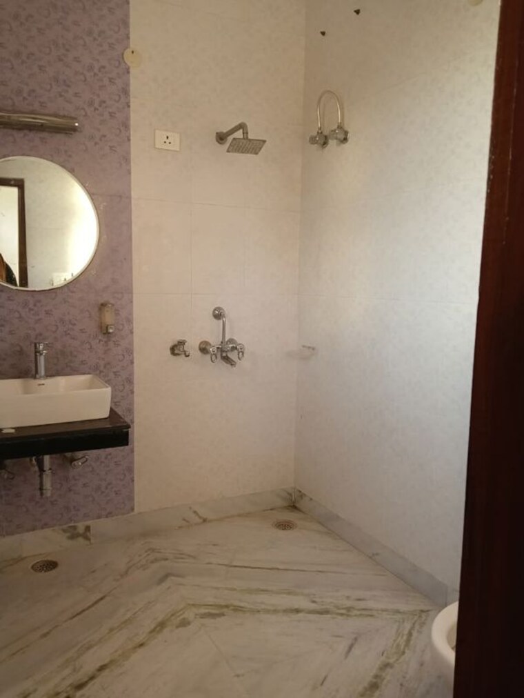 Bathroom, sector 8 3 Bedroom 2100 Sq.Ft. Builder Floor In Sector 8 Panchkula 10441670