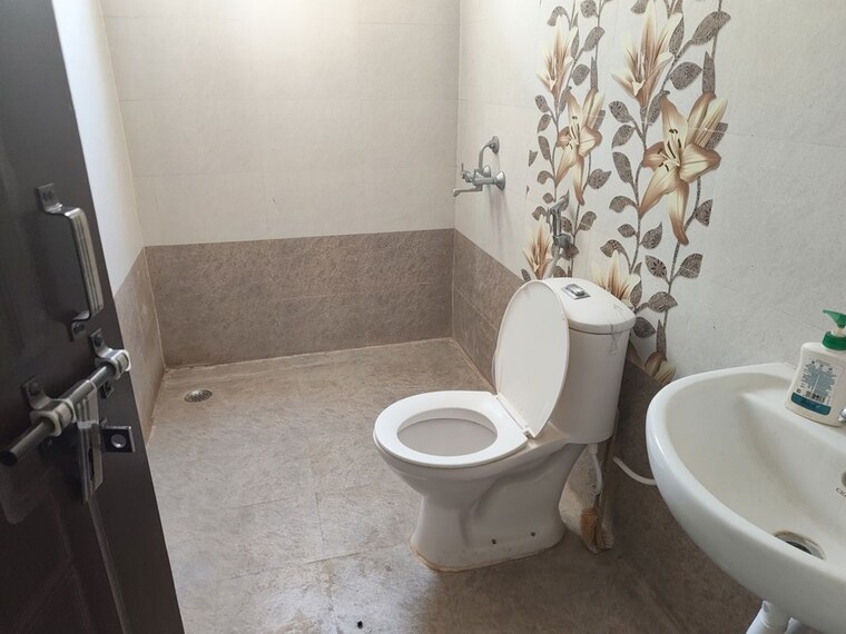 Bathroom, ag-zodiac-apartments 3 Bedroom 1575 Sq.Ft. Apartment In Vrindavan Yojna Lucknow 10441706