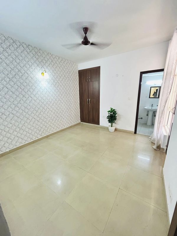 3 BHK + Extra Room 1350 Sq.Ft. Apartment in Trident Embassy Reso