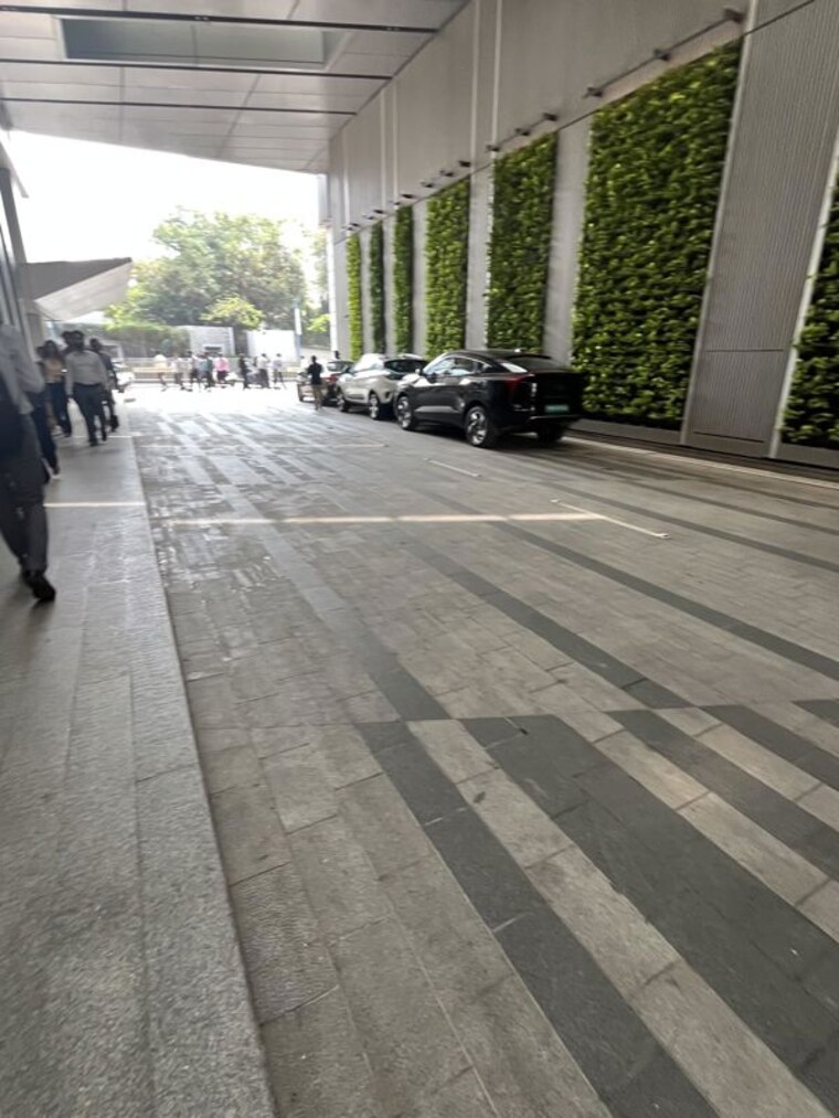  Parking, one-lodha-place Commercial Office Space 1670 Sq.Ft. In Lower Parel Mumbai 10441781