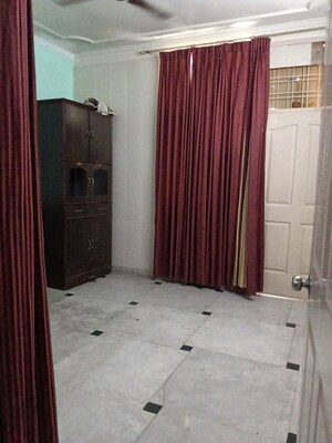 Bathroom in 2.5 BHK Villa at Sector 23 – for Rent