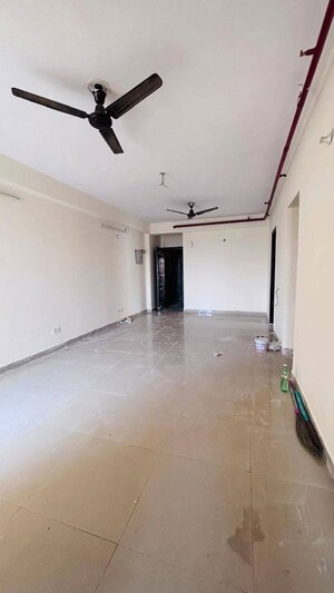 Room in 3 BHK Apartment at Trident Embassy, Sector 1 Greater Noida – for Rent