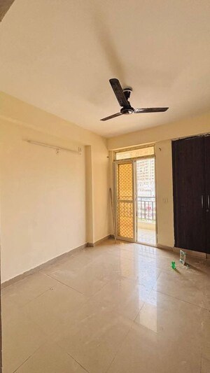 Room in 3 BHK Apartment at Trident Embassy, Sector 1 Greater Noida – for Rent