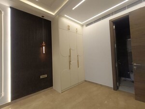 Room in 4 BHK Builder Floor at Janakpuri – for Sale
