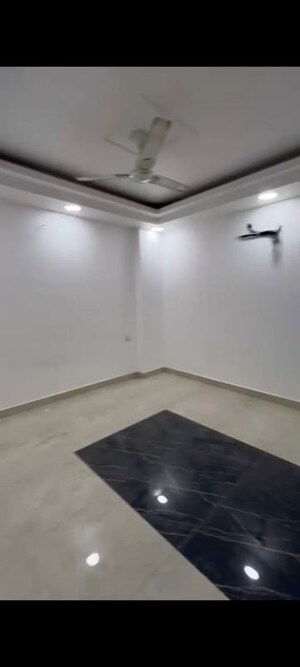 Room in 3 BHK Builder Floor at Vasant Kunj Enclave – for Rent