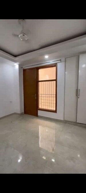Room in 3 BHK Builder Floor at Vasant Kunj Enclave – for Rent