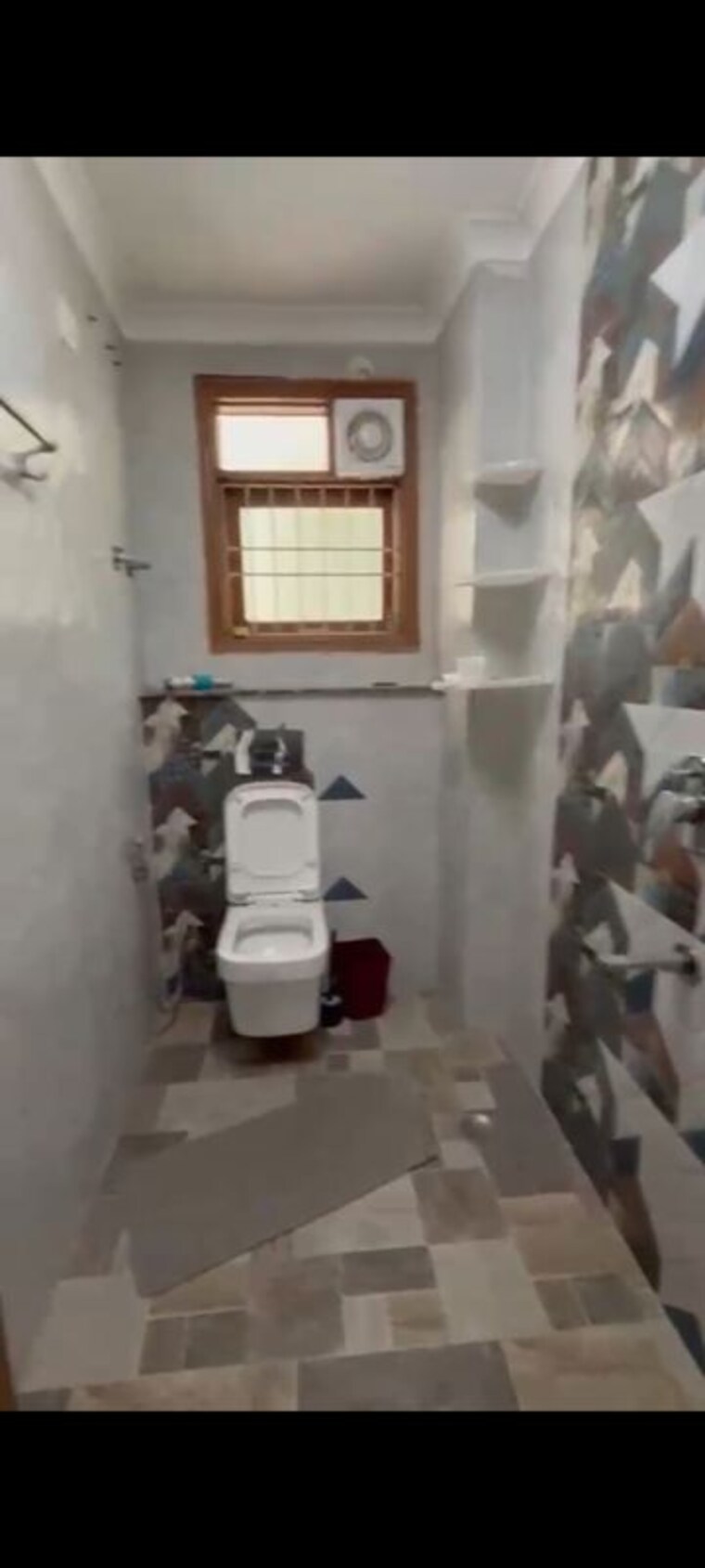 Bathroom, vasant kunj enclave 3 Bedroom 110 Sq.Yd. Builder Floor In Vasant Kunj Enclave Delhi 10441805