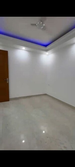 Room in 3 BHK Builder Floor at Vasant Kunj Enclave – for Rent