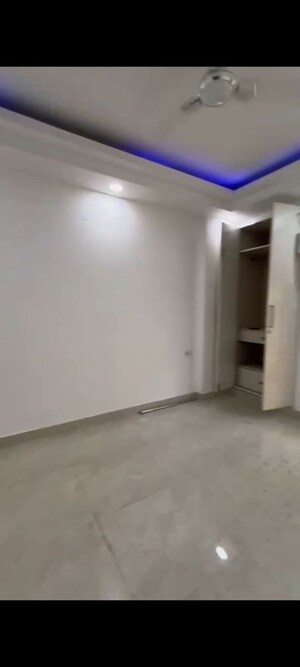 Room in 3 BHK Builder Floor at Vasant Kunj Enclave – for Rent