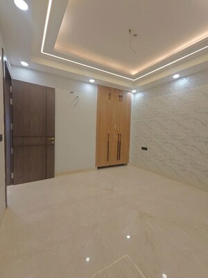 Room in 3 BHK Apartment at Puri Emerald Bay, Sector 104 – for Sale