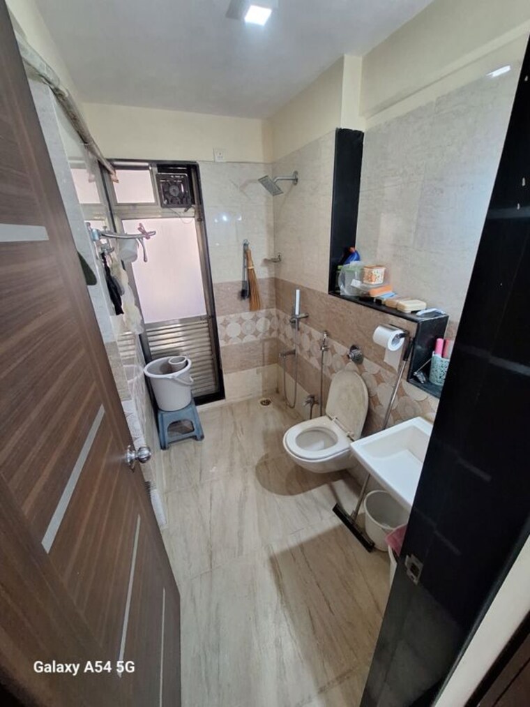 Bathroom, azad-nagar-sangam-chs-andheri 2 Bedroom 728 Sq.Ft. Apartment In Andheri West Mumbai 10441801