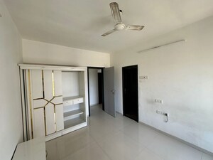 Room in 3 BHK Apartment at Romell Umiya Grandeur, Goregaon East – for Rent
