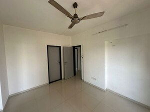 Room in 3 BHK Apartment at Romell Umiya Grandeur, Goregaon East – for Rent