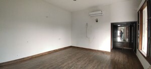 Room in 6 BHK Independent House at Sector 35 – for Rent