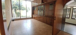 Room in 6 BHK Independent House at Sector 35 – for Rent