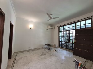 Room in 4 BHK Independent House at South City 1 – for Rent