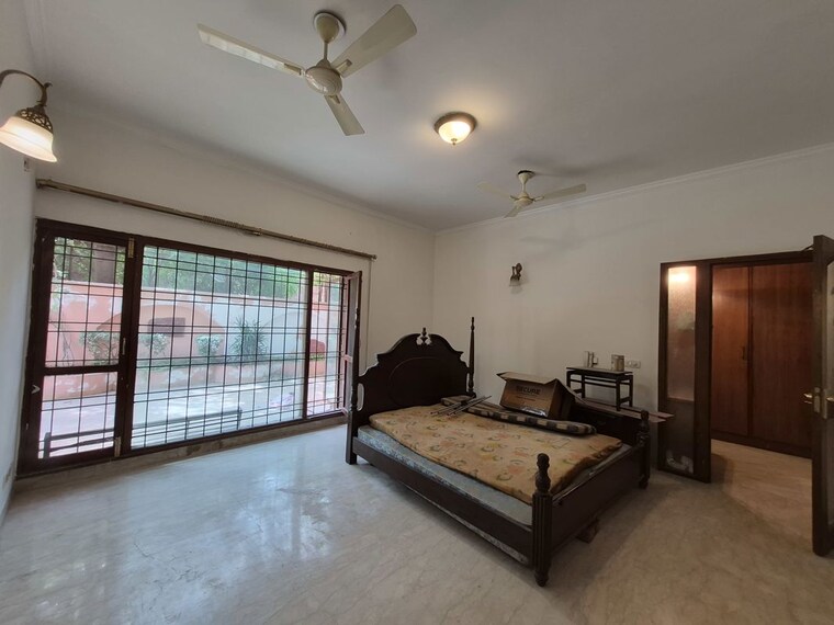 Room, south city 1 4 Bedroom 7000 Sq.Ft. Independent House In South City 1 Gurgaon 10442058