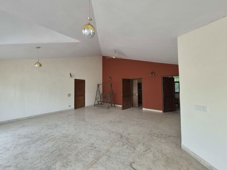 Room, south city 1 4 Bedroom 7000 Sq.Ft. Independent House In South City 1 Gurgaon 10442058