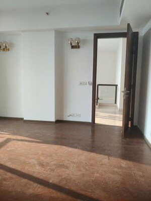 Room in 3.5 BHK Apartment at M3M Golf Estate, Sector 65 – for Rent
