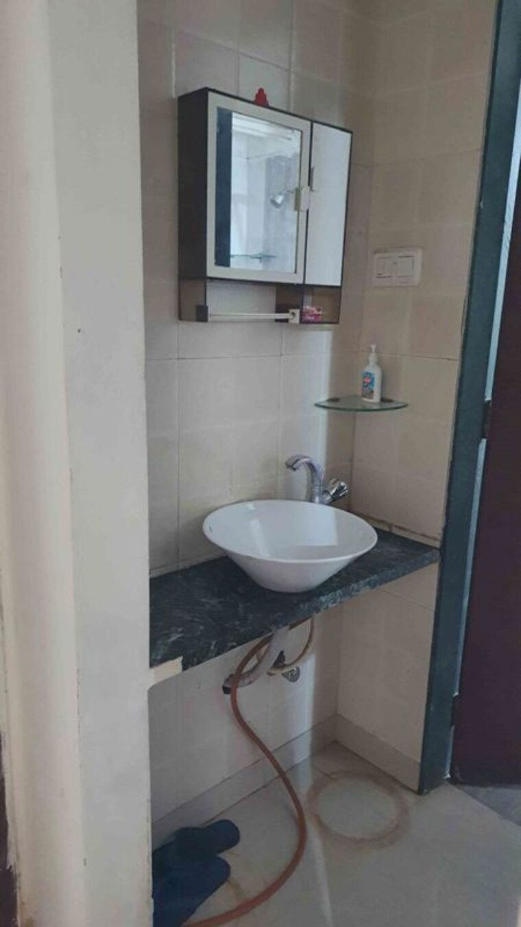 Bathroom, tukaram nagar 1 Bedroom 650 Sq.Ft. Apartment In Tukaram Nagar Pune 10442086