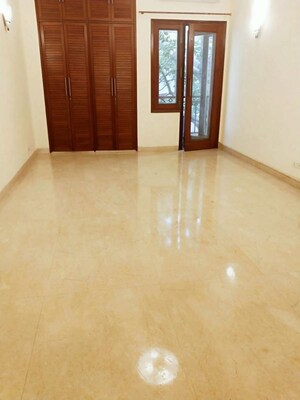 Room in 4 BHK Apartment at Vasant Vihar – for Rent