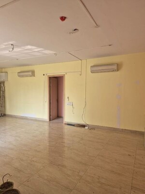 Room in 4 BHK Apartment at Sreepally – for Rent
