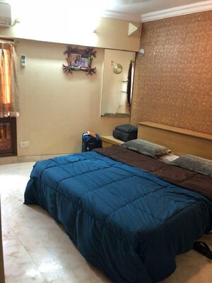 Bedroom in 2 BHK Apartment at Bandra West – for Rent