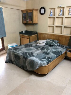 Bedroom in 2 BHK Apartment at Bandra West – for Rent