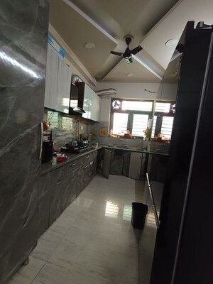 Parking in 3 BHK Builder Floor at Green Fields Colony – for Rent