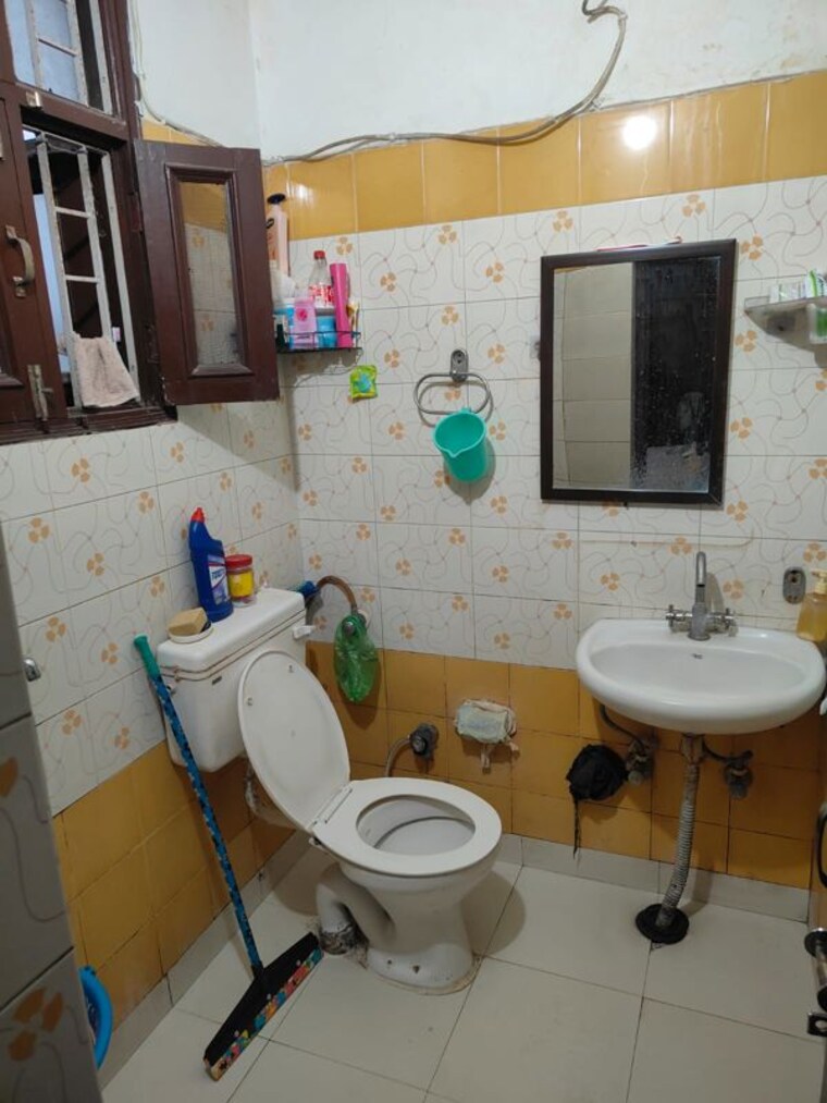 Attached Bathroom, kharar road 4 Bedroom 150 Sq.Yd. Apartment In Kharar Road Mohali 10442134