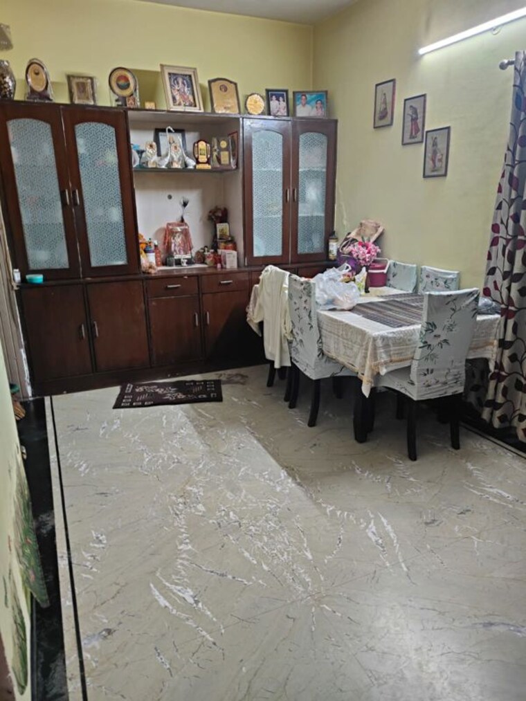 Hall, kharar road 4 Bedroom 150 Sq.Yd. Apartment In Kharar Road Mohali 10442134